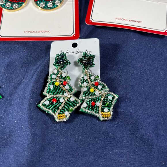 Set Of 5 Festive Christmas Earrings Holiday Time & Fashion Jewelry Hypoallergeni - Picture 4 of 5